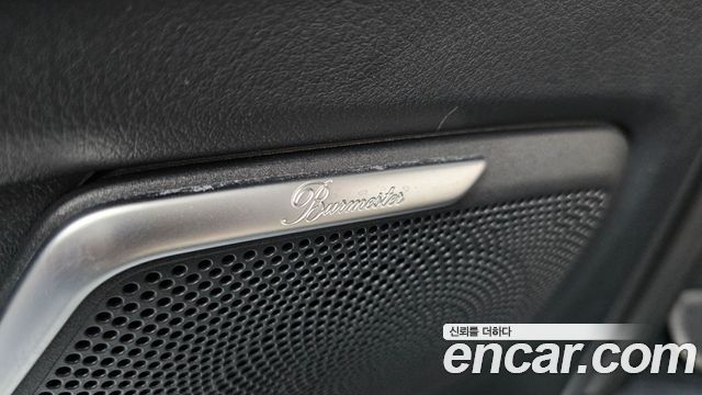 Mercedes-Benz V-Class 2023 — photo 35