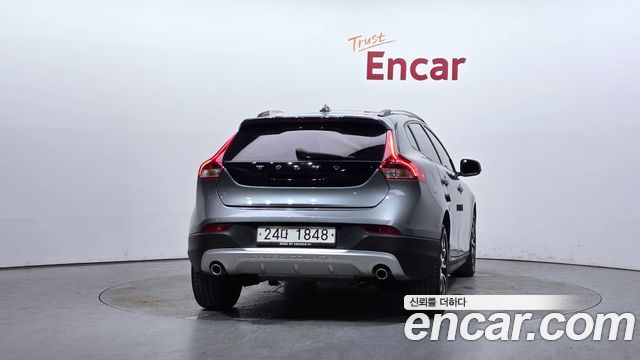 Volvo V40 2019 — photo 4