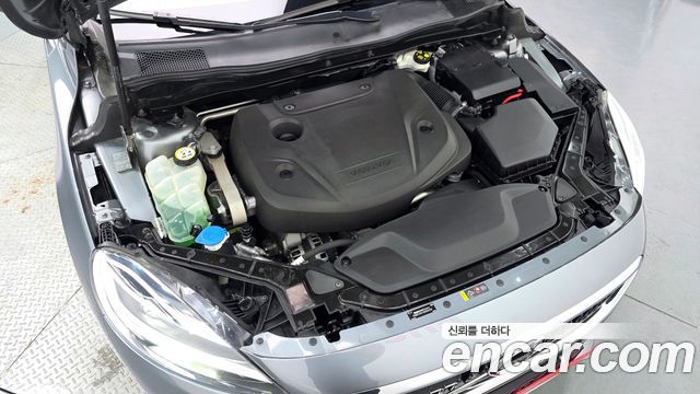 Volvo V40 2019 — photo 6