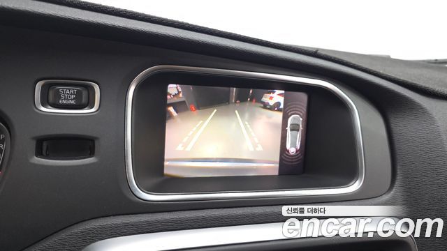 Volvo V40 2019 — photo 20