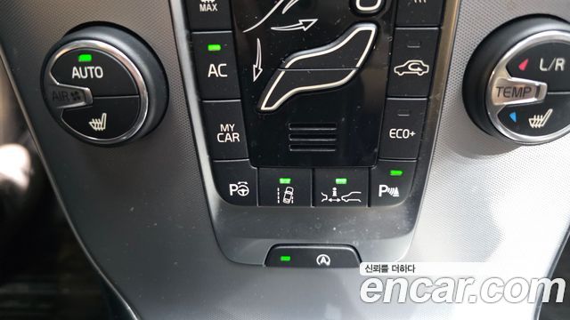 Volvo V40 2019 — photo 21