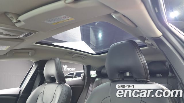 Volvo V40 2019 — photo 22