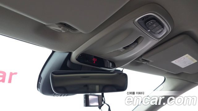 Volvo V40 2019 — photo 25