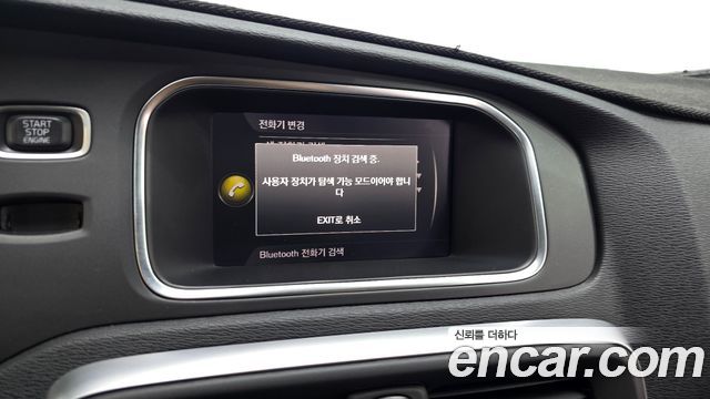 Volvo V40 2019 — photo 28