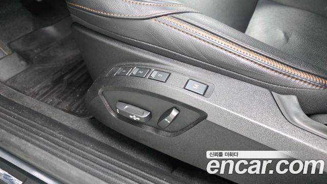 Volvo V40 2019 — photo 30
