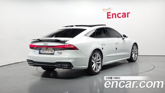Audi A7 2022 — photo 2