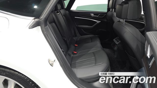 Audi A7 2022 — photo 17