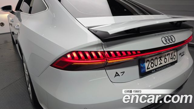 Audi A7 2022 — photo 9