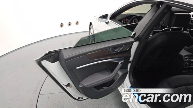 Audi A7 2022 — photo 15