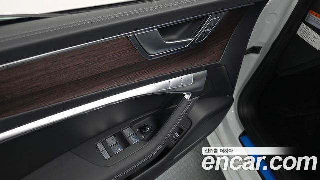Audi A7 2022 — photo 31