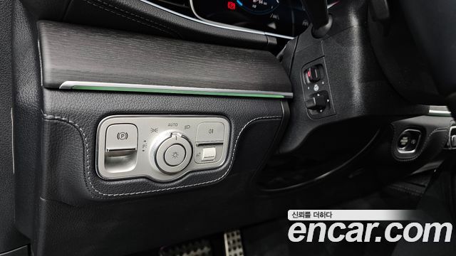 Mercedes-Benz GLS-Class 2022 — photo 23