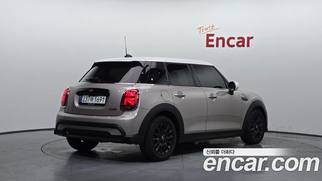 Mini Cooper 2024 — photo 2
