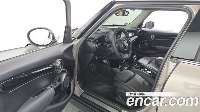 Mini Cooper 2024 — photo 13