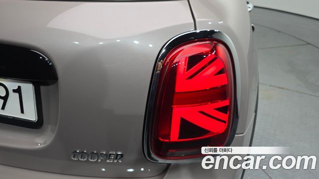 Mini Cooper 2024 — photo 9