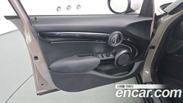Mini Cooper 2024 — photo 14