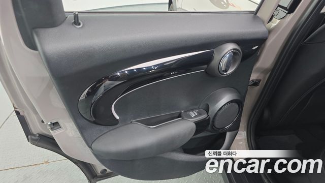Mini Cooper 2024 — photo 15