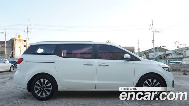 Kia Canival 2015 — photo 5