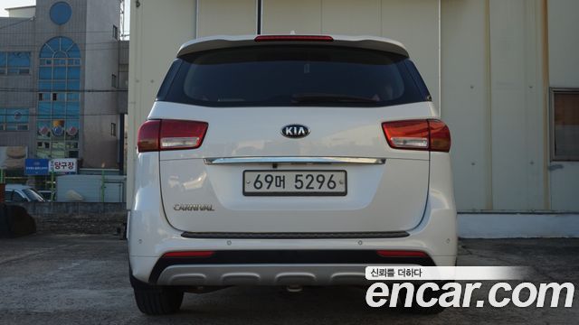 Kia Canival 2015 — photo 7