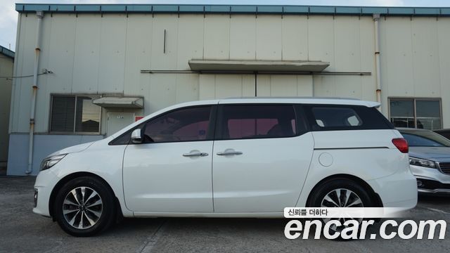 Kia Canival 2015 — photo 9