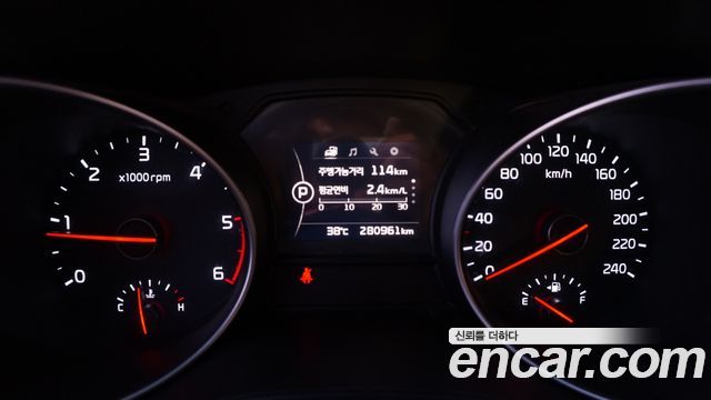 Kia Canival 2015 — photo 11