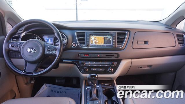 Kia Canival 2015 — photo 12