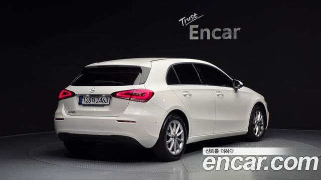 Mercedes-Benz A-Class 2019 — photo 2