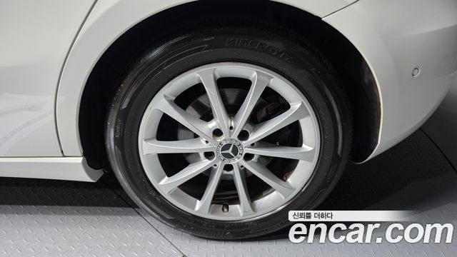 Mercedes-Benz A-Class 2019 — photo 5