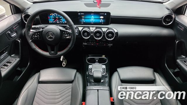 Mercedes-Benz A-Class 2019 — photo 10
