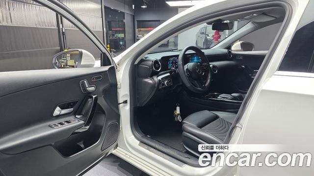 Mercedes-Benz A-Class 2019 — photo 13