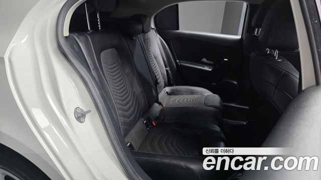 Mercedes-Benz A-Class 2019 — photo 18