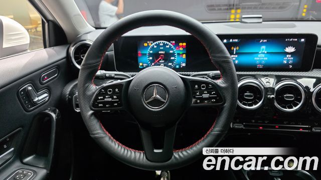 Mercedes-Benz A-Class 2019 — photo 19