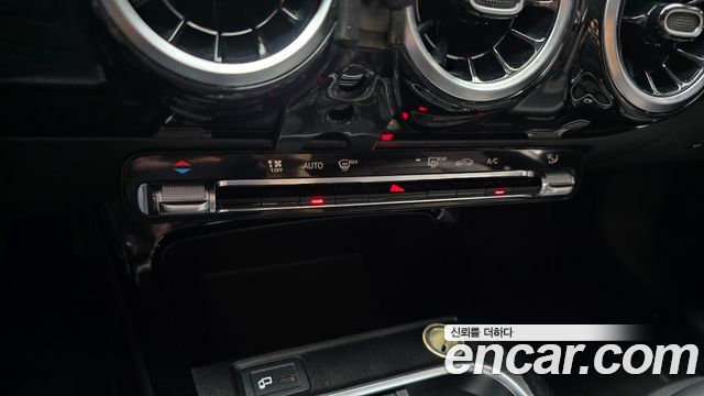 Mercedes-Benz A-Class 2019 — photo 23