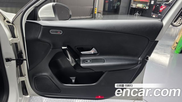 Mercedes-Benz A-Class 2019 — photo 15