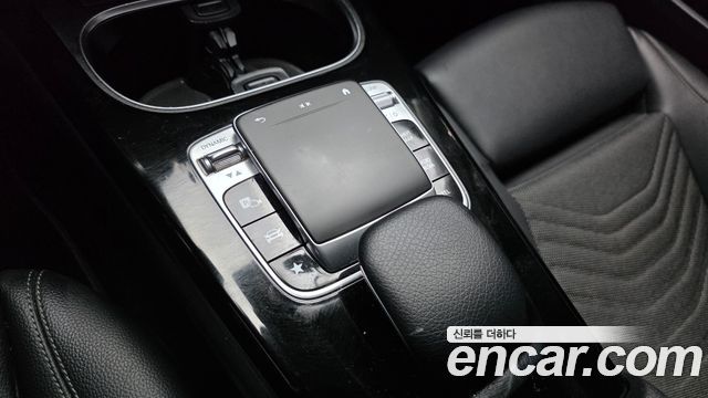 Mercedes-Benz A-Class 2019 — photo 29