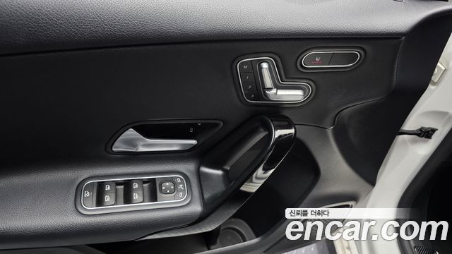 Mercedes-Benz A-Class 2019 — photo 30