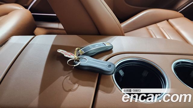 Porsche Panamera 2023 — photo 21