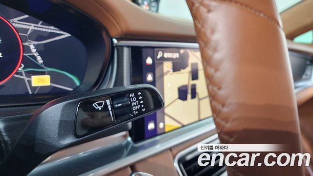 Porsche Panamera 2023 — photo 30