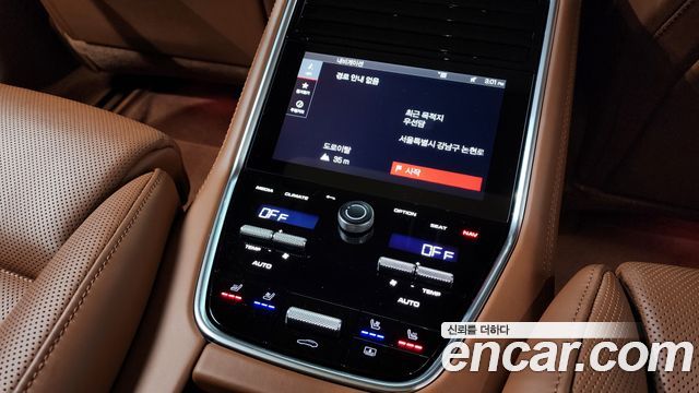 Porsche Panamera 2023 — photo 36