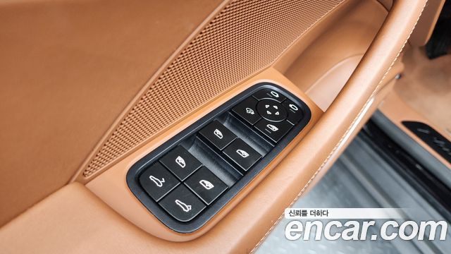 Porsche Panamera 2023 — photo 37