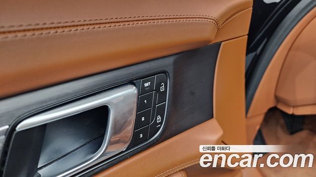 Porsche Panamera 2023 — photo 38