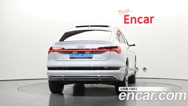 Audi e-tron 2022 — photo 4