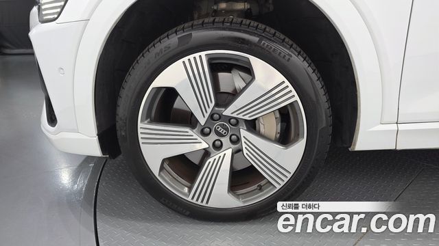 Audi e-tron 2022 — photo 5