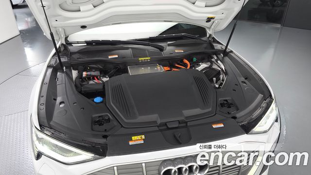 Audi e-tron 2022 — photo 6