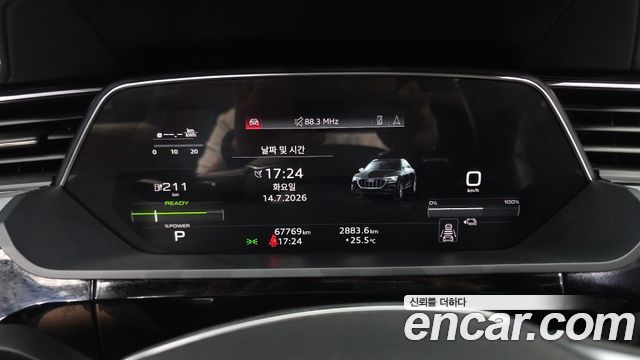 Audi e-tron 2022 — photo 11