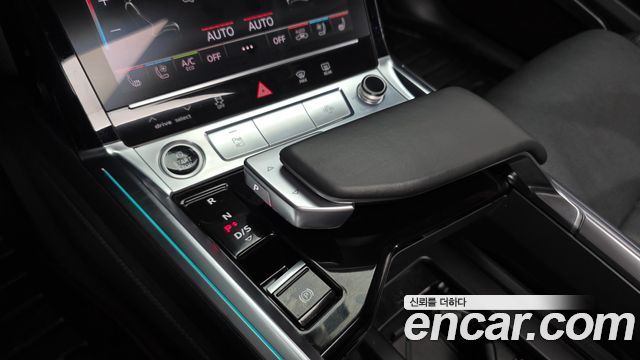 Audi e-tron 2022 — photo 12
