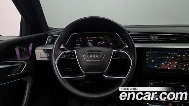 Audi e-tron 2022 — photo 19