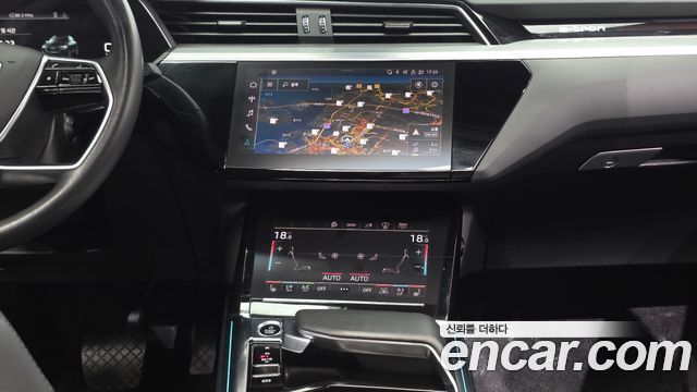 Audi e-tron 2022 — photo 20