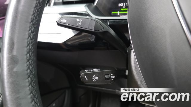 Audi e-tron 2022 — photo 23