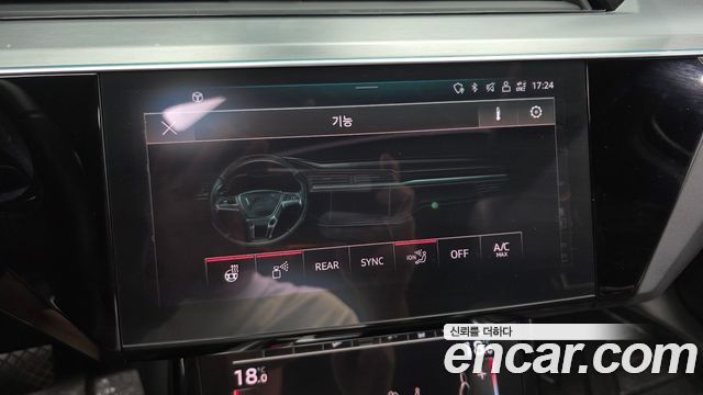 Audi e-tron 2022 — photo 26