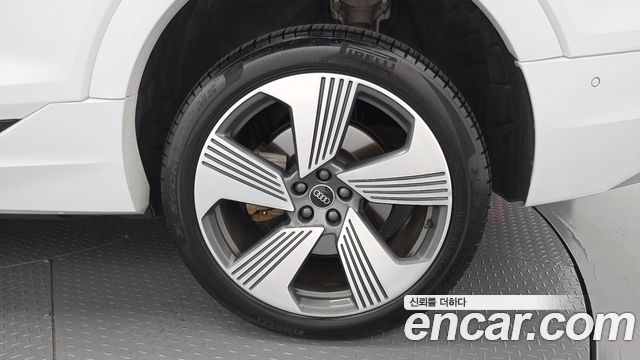 Audi e-tron 2022 — photo 7